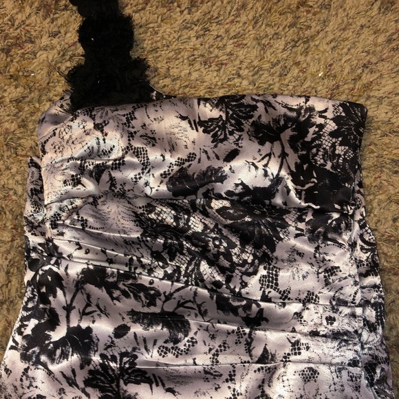 Fitted One Shoulder Dress - Picture 3 of 6